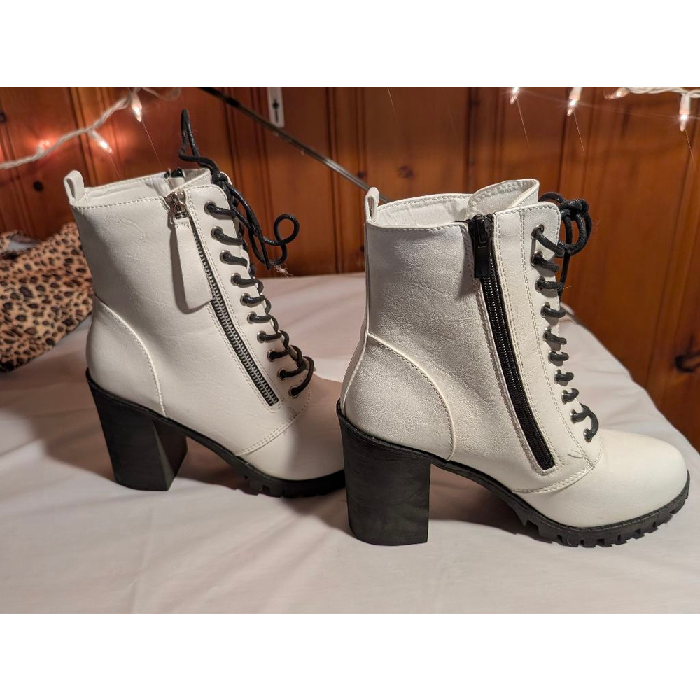 Women's Chunky Heel Ankle Boots, Lace Up, Inside Zipper Size 7, White